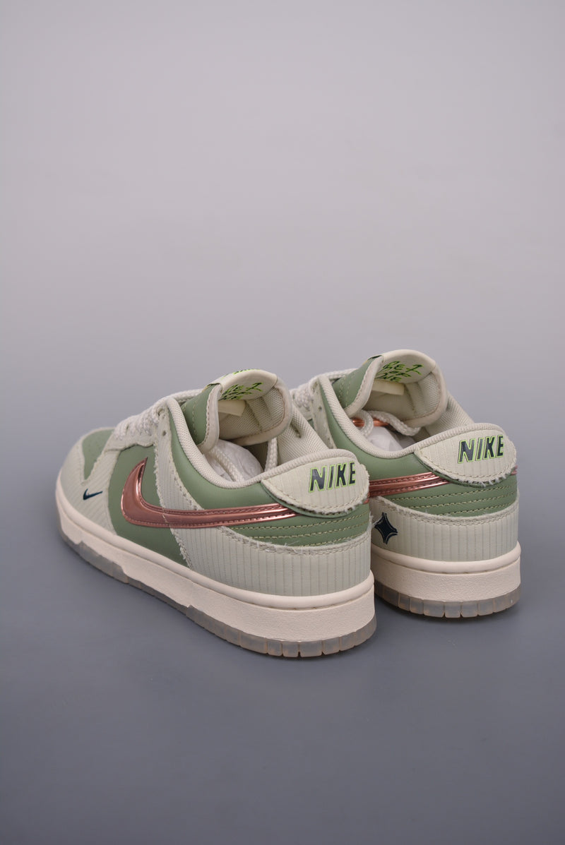 NIKE SB Dunk Low